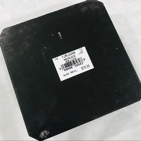 Lady Juicy Necklace - Picture 7 of 8